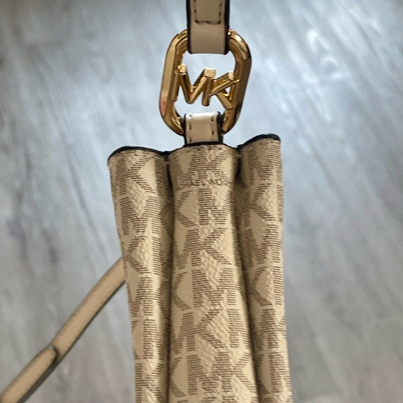 Michael Kors Gold Finish and Cream Crossbody Bag - Picture 5 of 5
